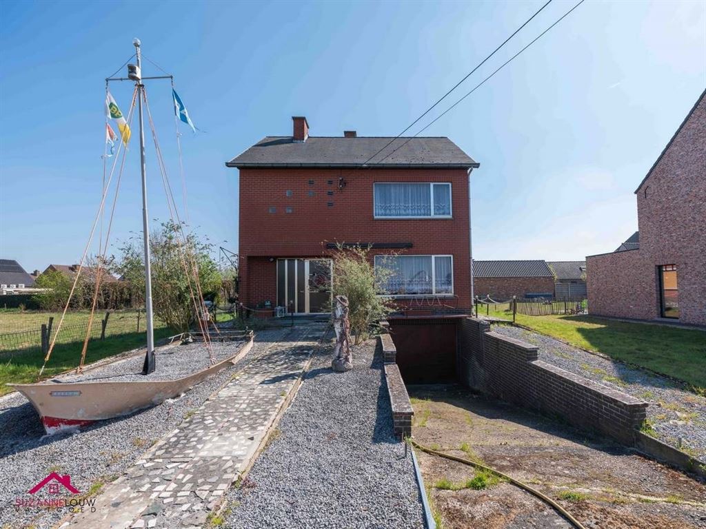 Hoofdfoto van de publicatie: Vrijstaande woning, te renoveren naar eigen smaak en wensen