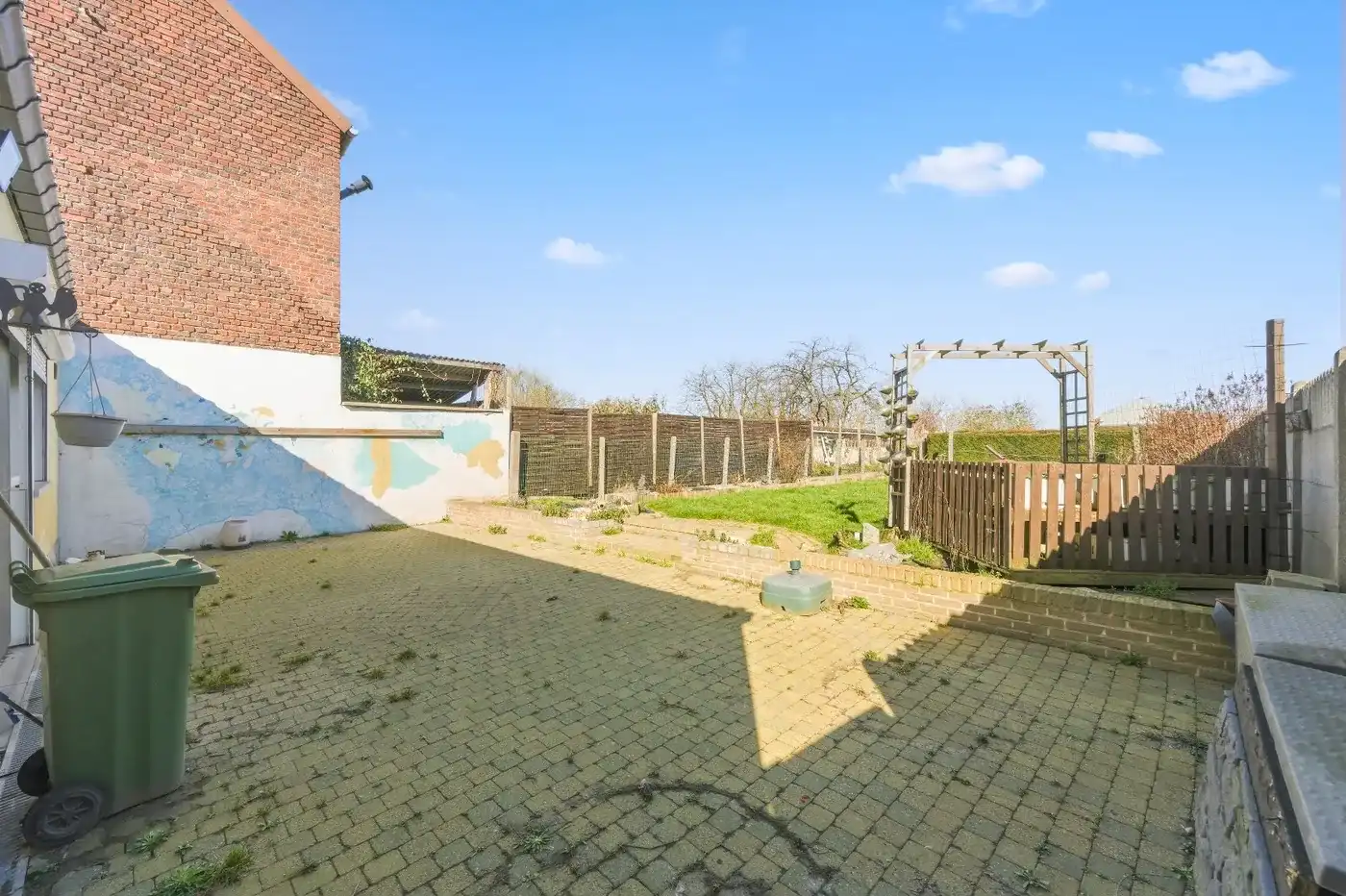Ruime gezinswoning met 4 (a 6) slpks, garage en tuin foto 2