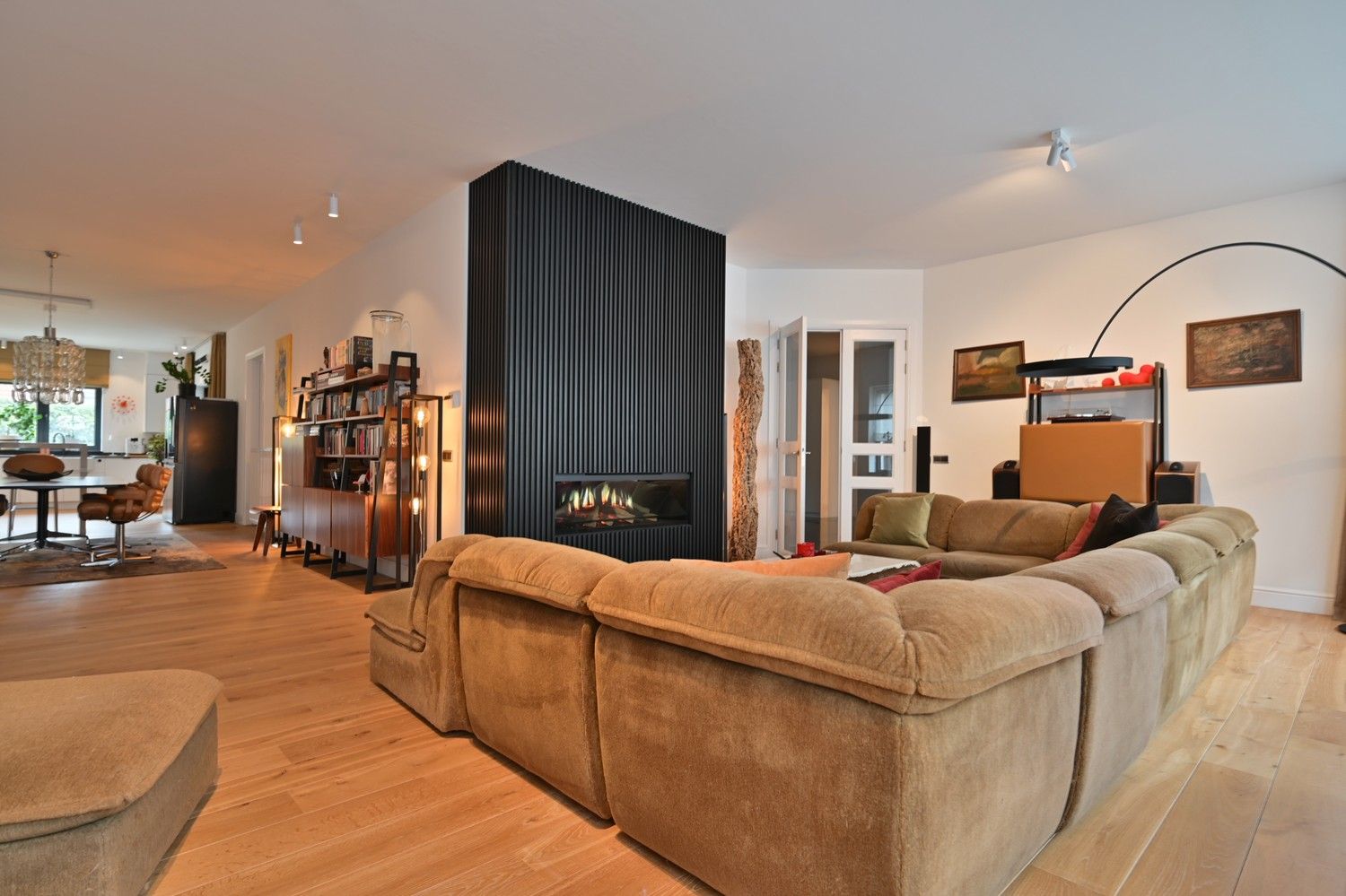 Luxe en comfortabel wonen (256 m2) op toplocatie in centrum Maaseik (EPC: A-label) foto 6