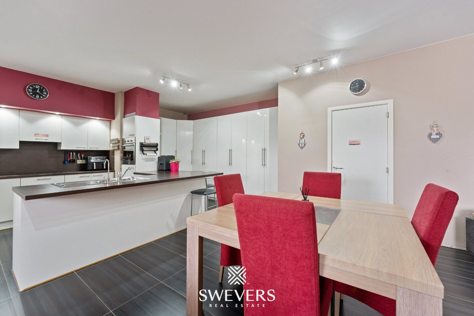 Ruim appartement van 134m² met groot terras te Zonhoven foto 7