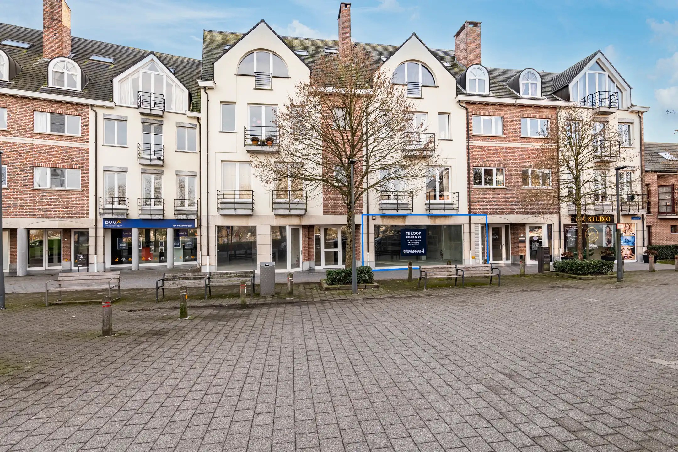 Casco handelsruimte van ca. 242 m² gelegen aan de jachthaven foto {{pictureIndex}}