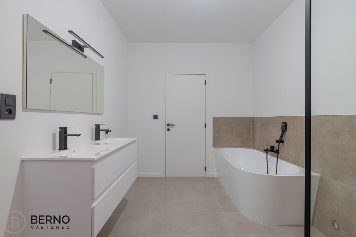 Nieuwbouwwoning met tuin foto 9