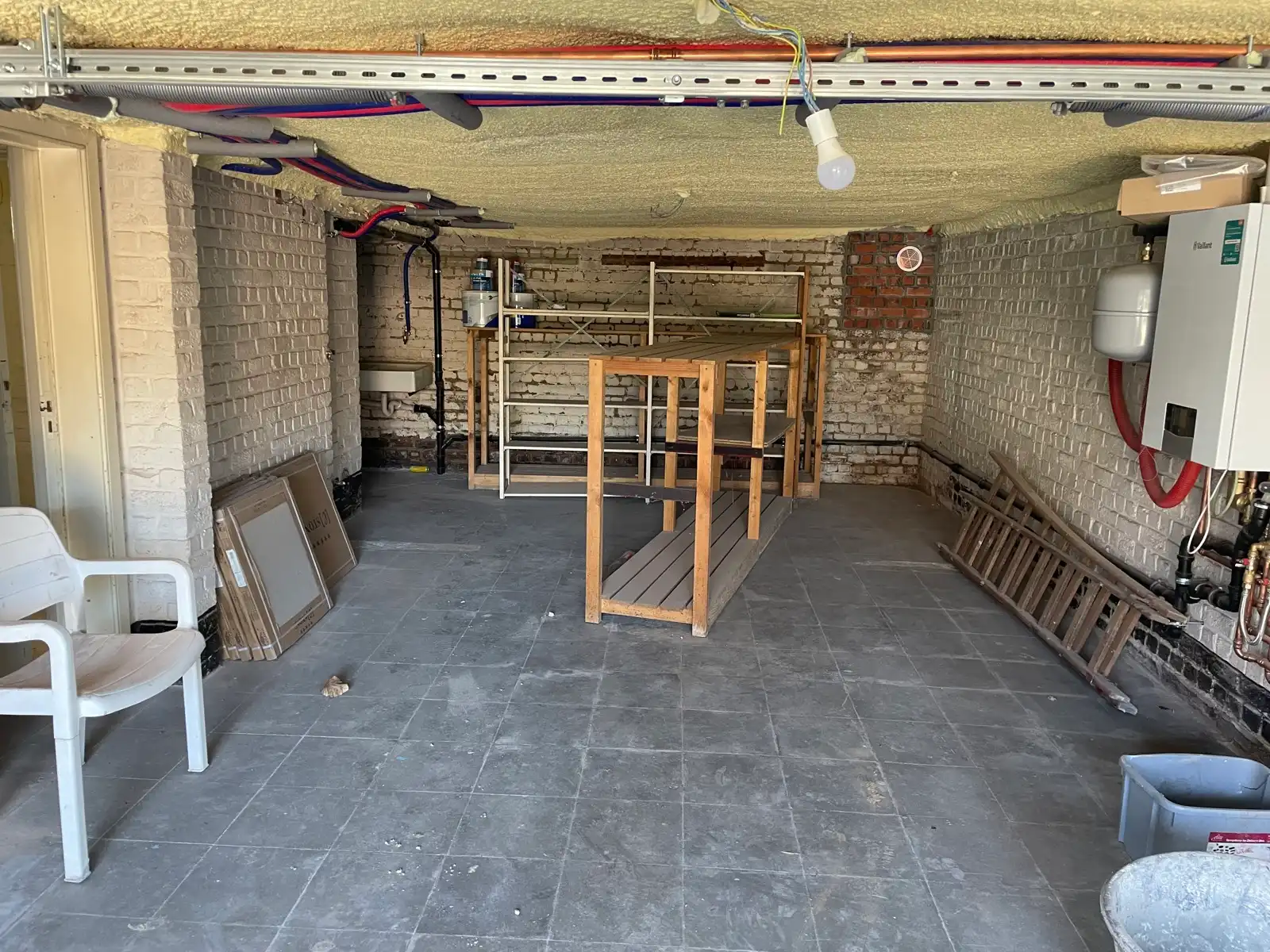 Leemans Immobiliën stelt u deze volledig gerenoveerde woning voor, gelegen op een gegeerde en centrale locatie in Asse. foto 16