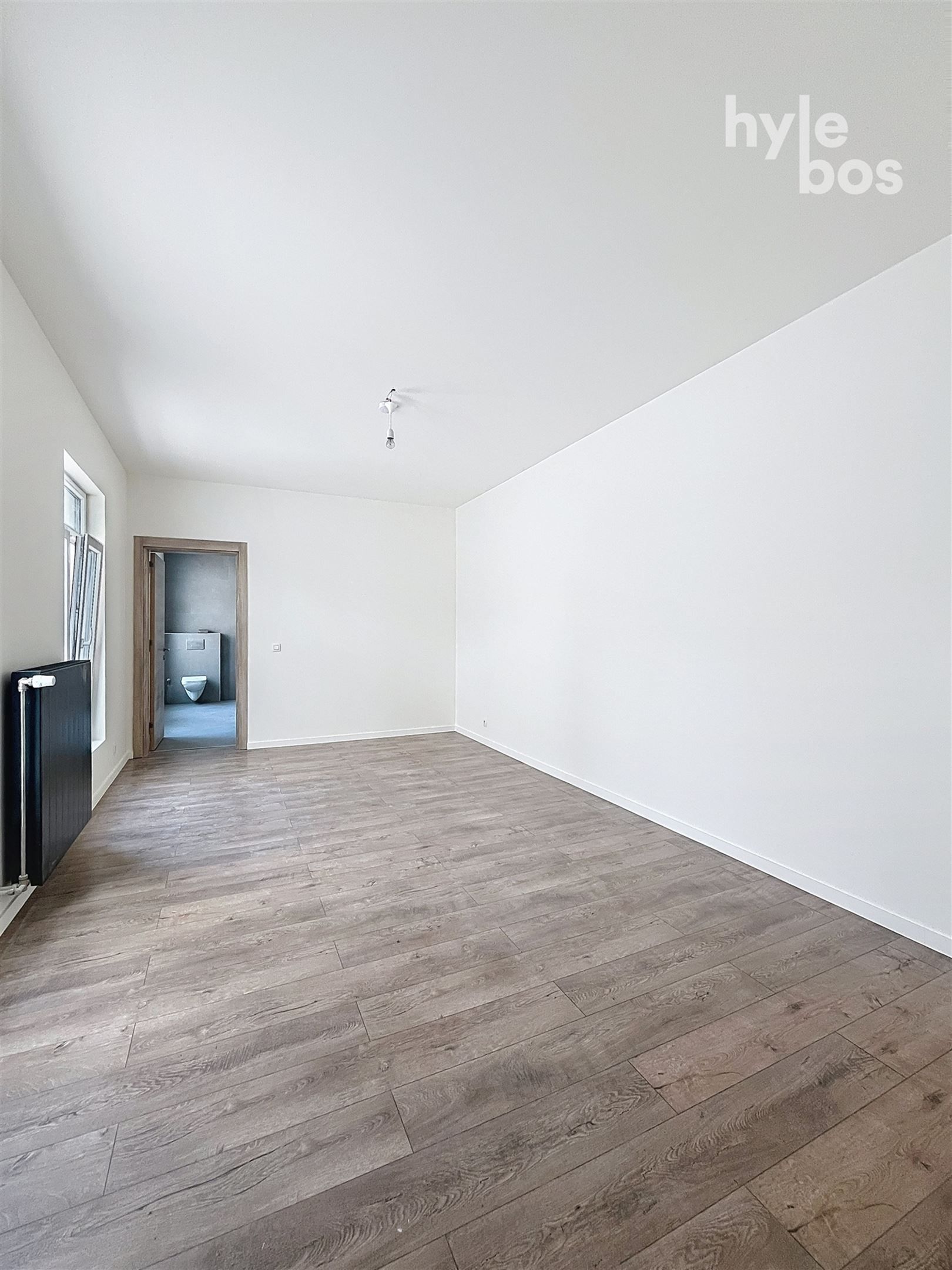 In stadscentrum gelegen, gerenoveerde woning met 3 slaapkamers foto 9