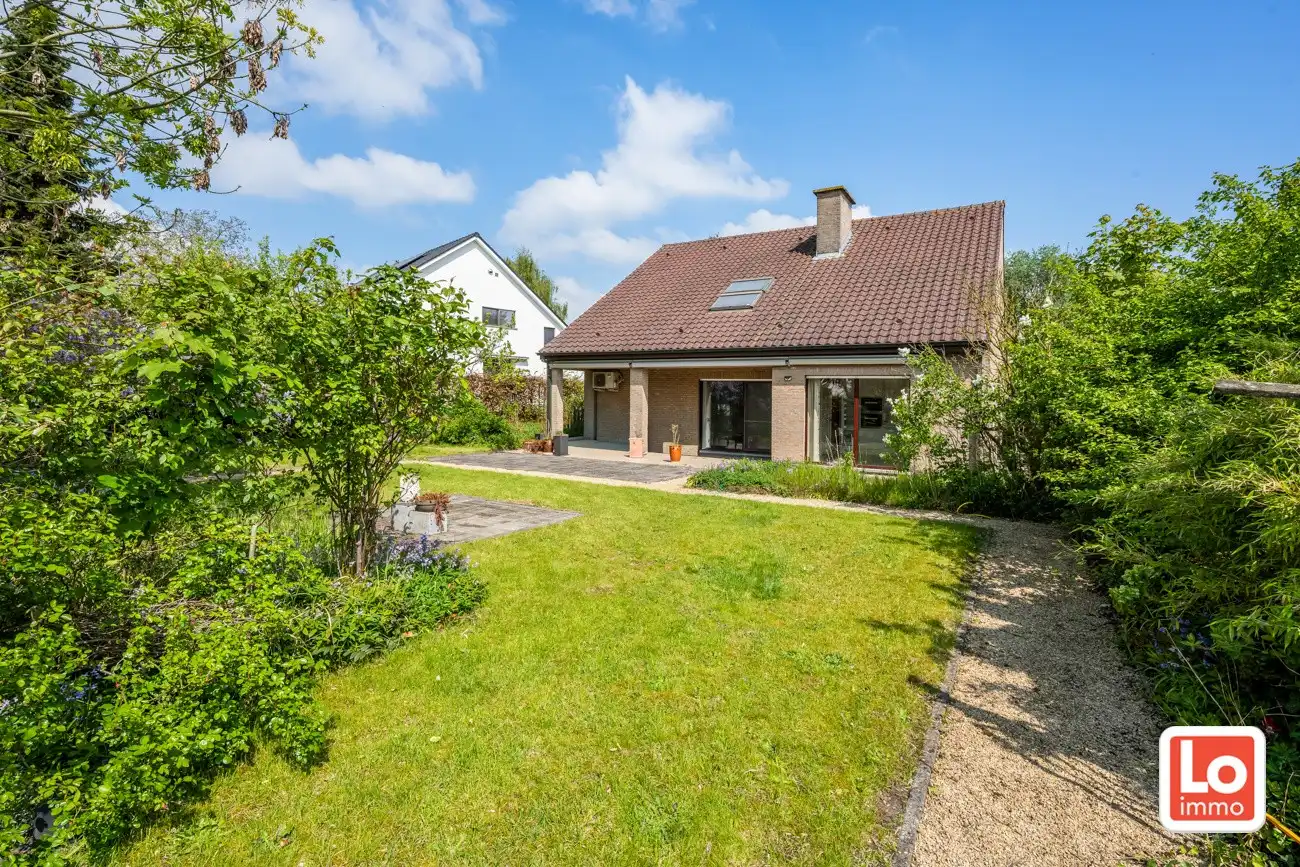 Degelijke open (kangoeroe)woning met inpandige garage en gezellige zuidwest georiënteerde tuin op een rustige locatie nabij het centrum van Lochristi! foto 5