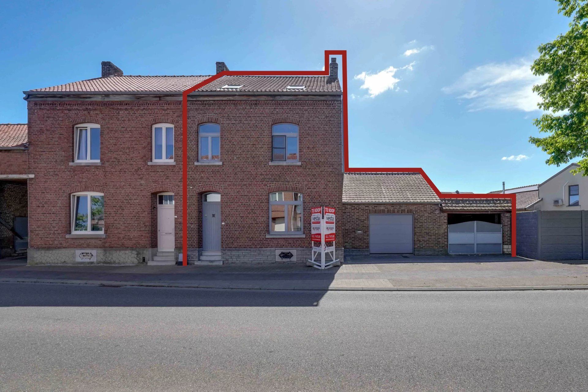 Hoofdfoto van de publicatie: Halfopen bebouwing met 3 slaapkamers, tuin en garage in Velm