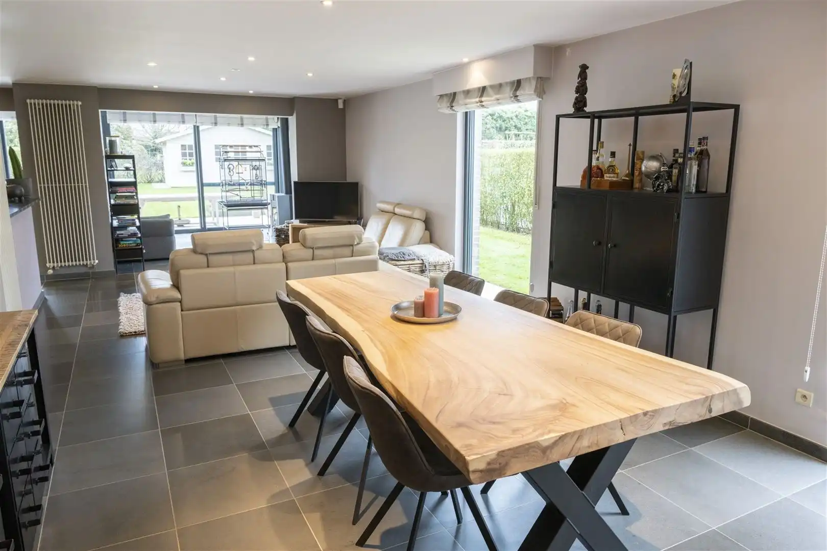 Kwalitatief afgewerkte woning met zonnige tuin, 3 slaapkamers en bureau. foto 3