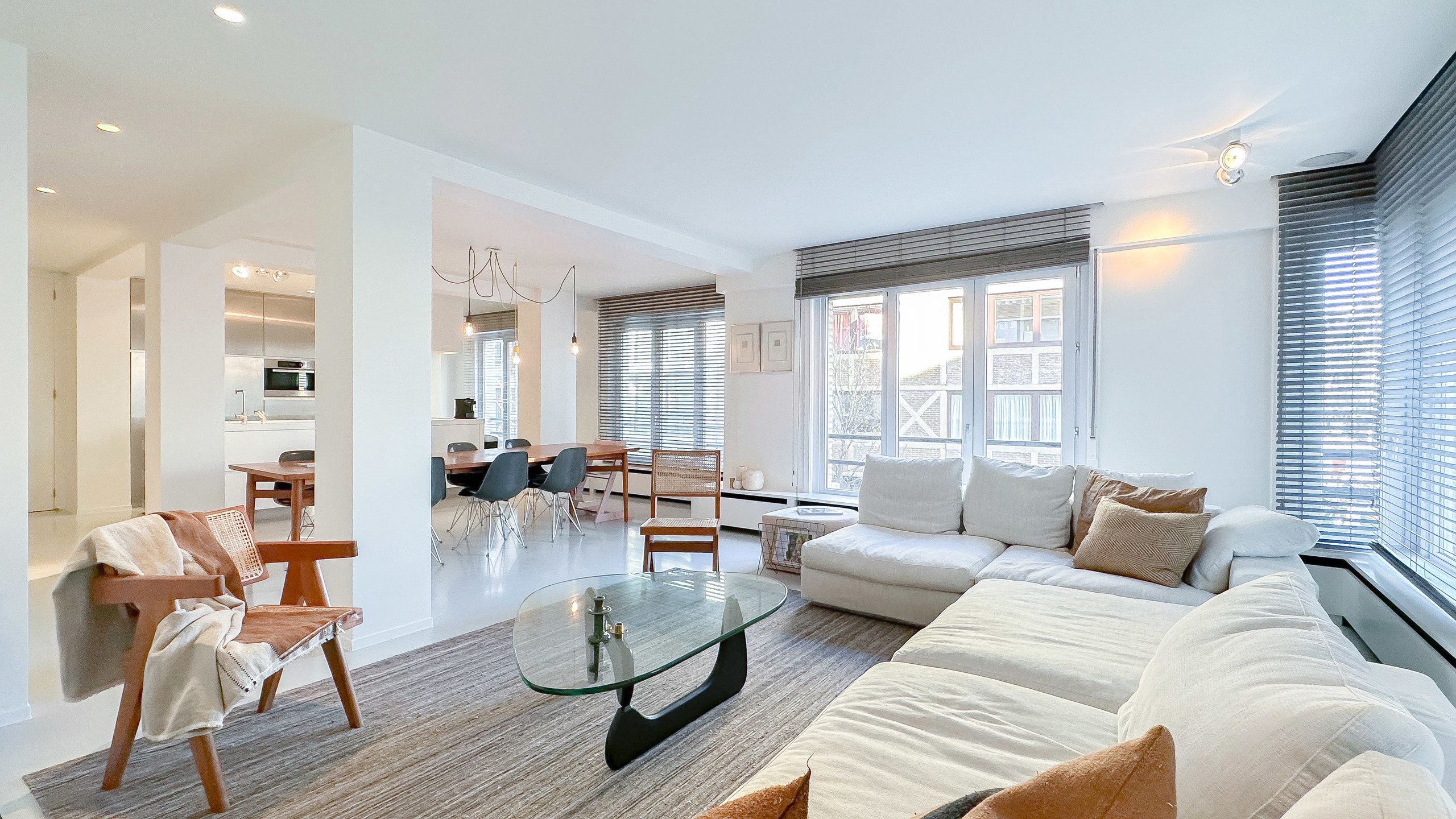 Hedendaags smaakvol ingericht HOEKAPPARTEMENT met loftgevoel foto {{pictureIndex}}