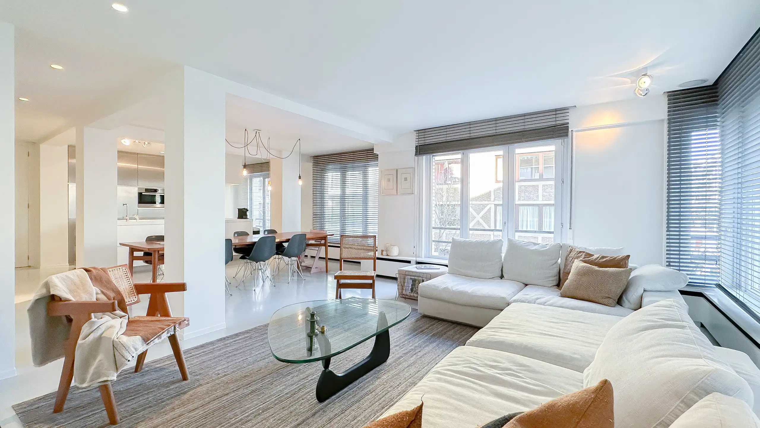 Hedendaags smaakvol ingericht HOEKAPPARTEMENT met loftgevoel foto {{pictureIndex}}