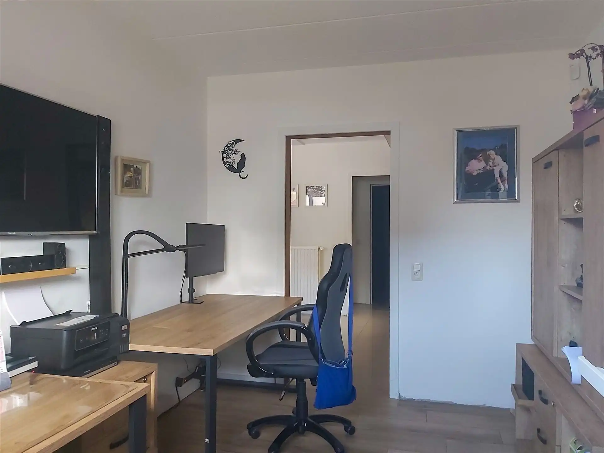 Instapklaar, gelijkvloers appartement met 2 slaapkamers, 2 garages en klein tuintje (via oprit bereikbaar) met overkapping in Maasmechelen! foto 9