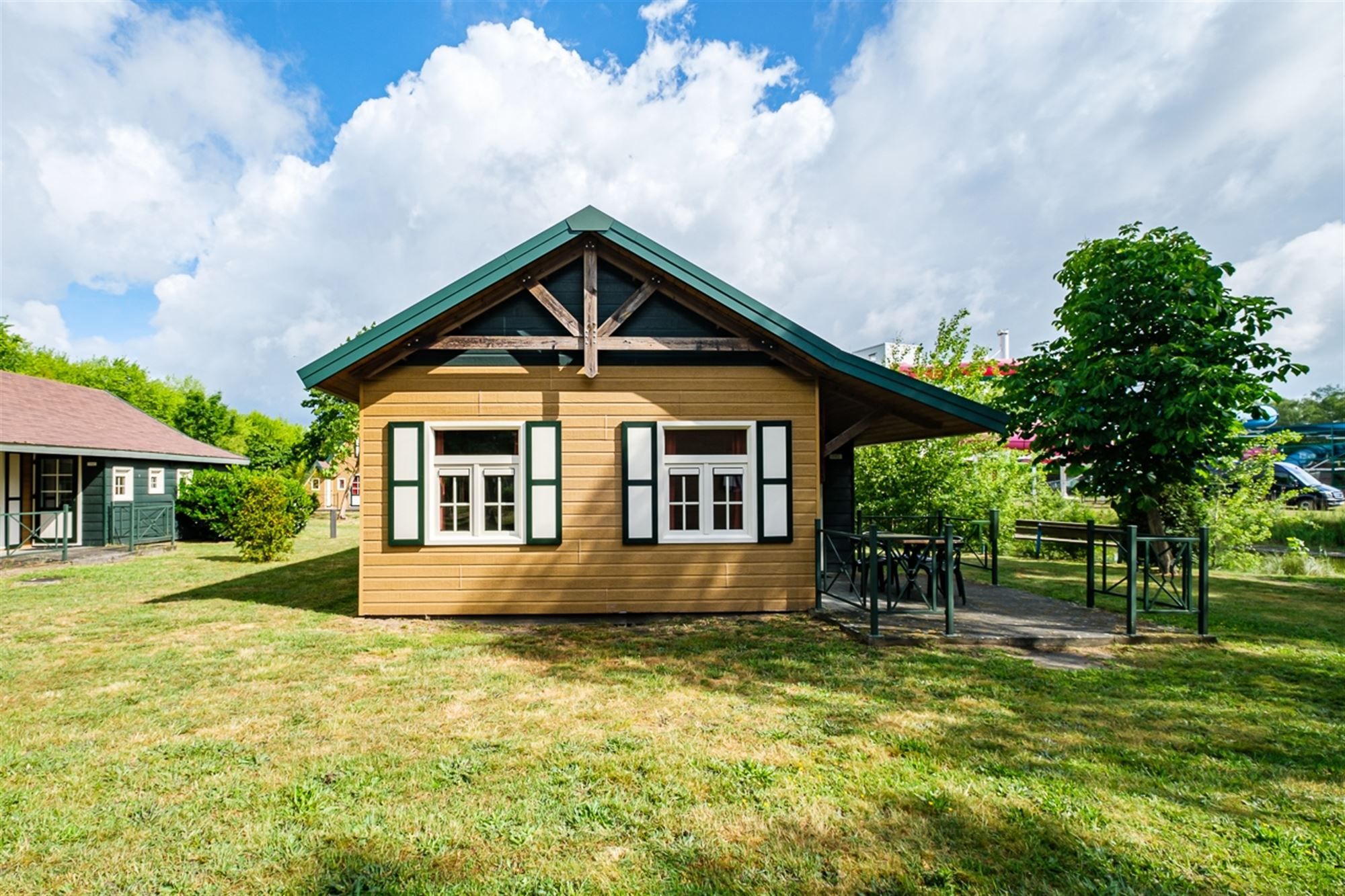 RECENTE VAKANTIEWONING MET 2 SLKS IN EEN GEZELLIG VAKANTIEPARK  foto 2