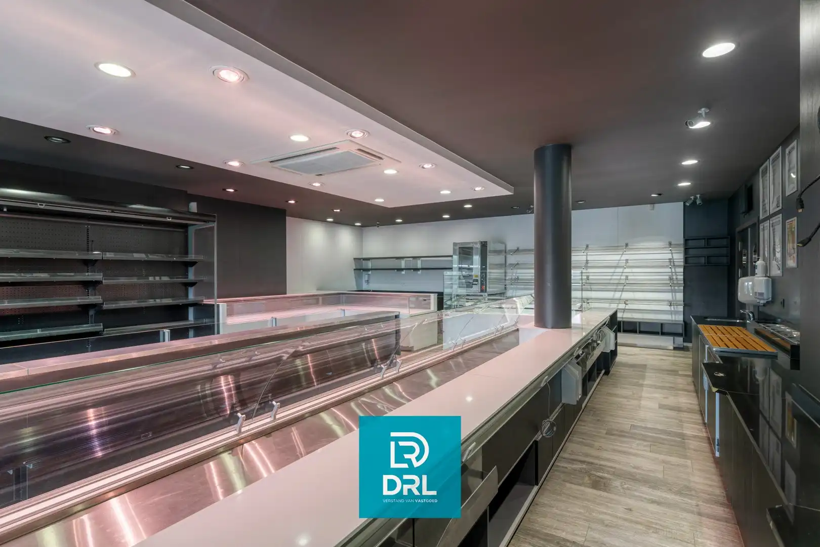 COMMERCIEEL PAND met LOODS te KORTEMARK foto 12