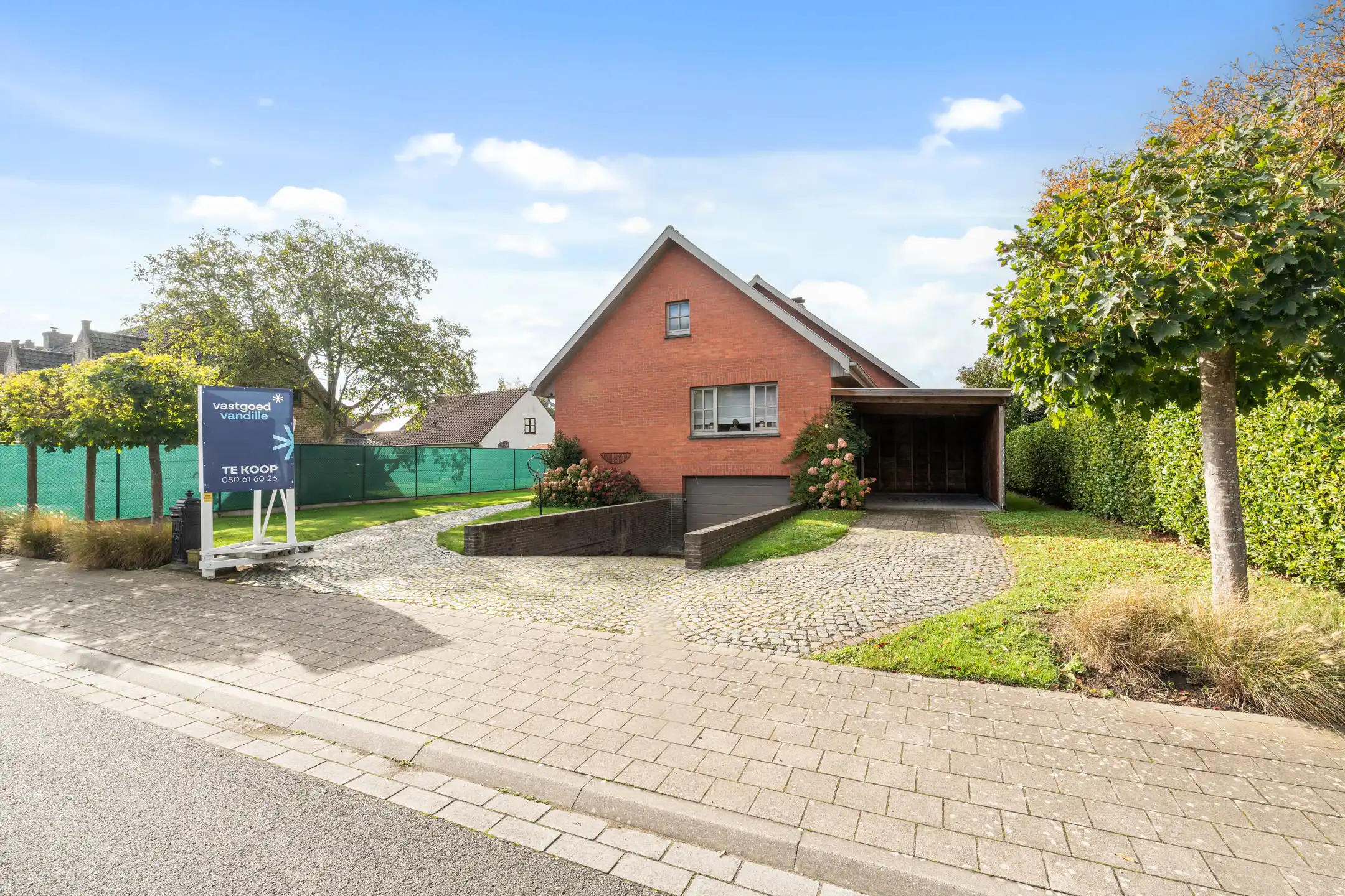 Charmante woning op perceel van 1.099 m² te Sint-Kruis! foto 2