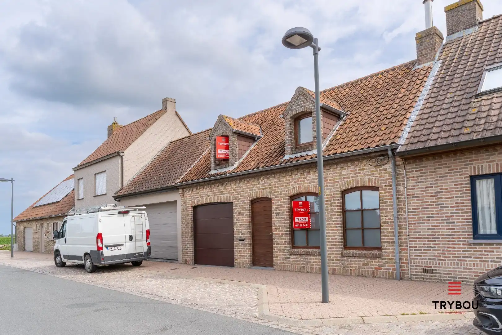 Hoofdfoto van de publicatie: Rustig gelegen woning met 3 slaapkamers en gezellige tuin in Avekapelle!