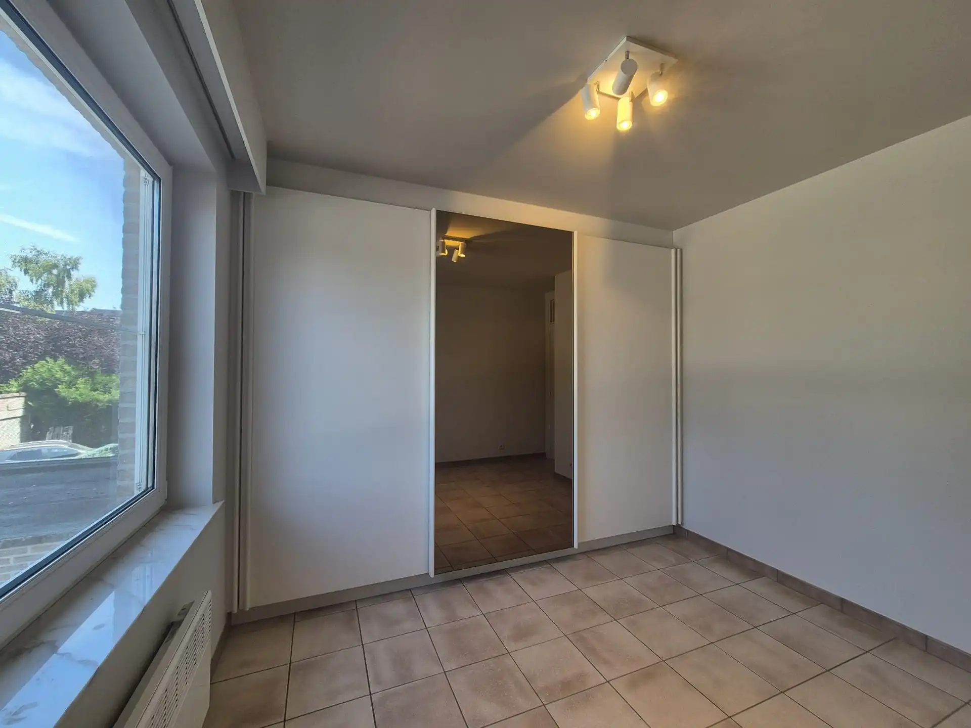 Ruim appartement met 2 slaapkamers, groot terras en garage foto 16