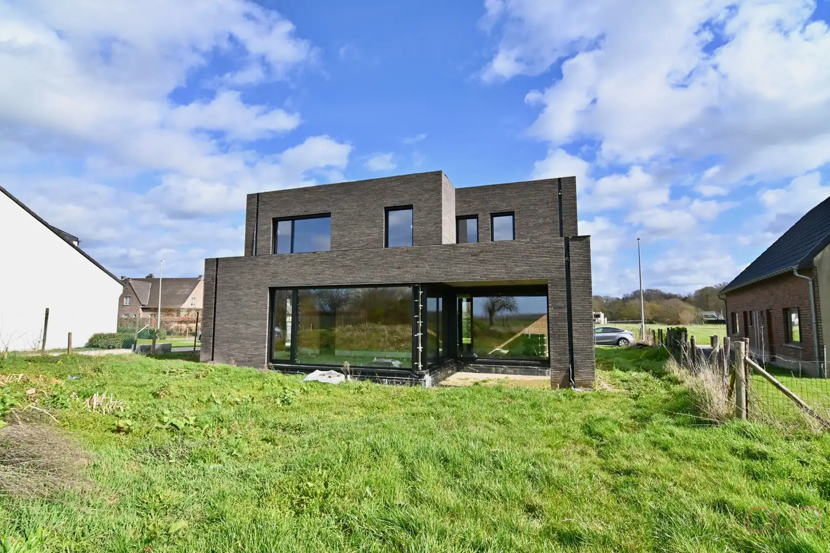 Moderne casco woning met prachtig open zicht - verkoop onder registratierecht foto {{pictureIndex}}