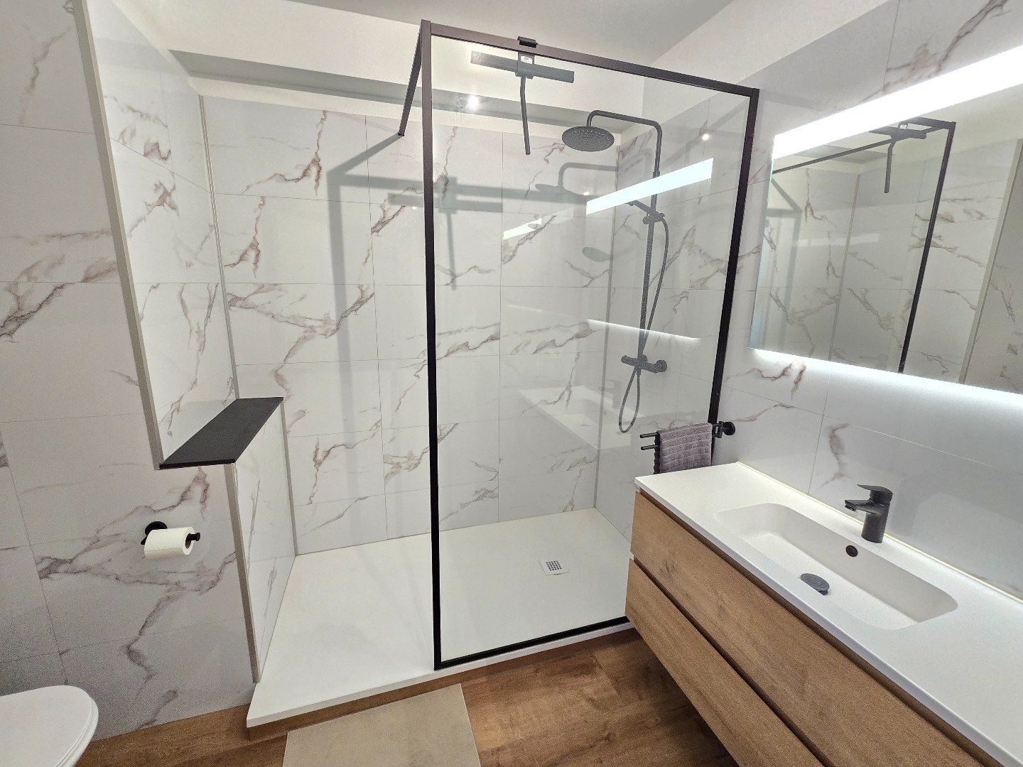 Gerenoveerde studio met slaaphoek en frontaal zeezicht foto 12