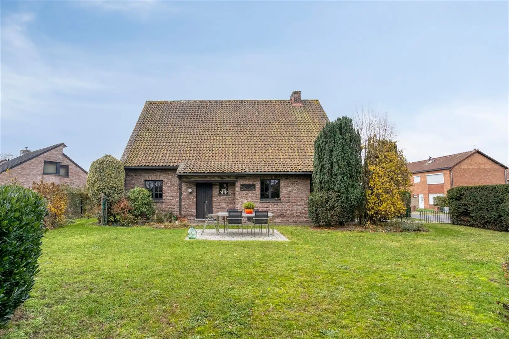 Rustig gelegen open bebouwing met 3 slaapkamers en garage op een perceel van 556 m². foto 24