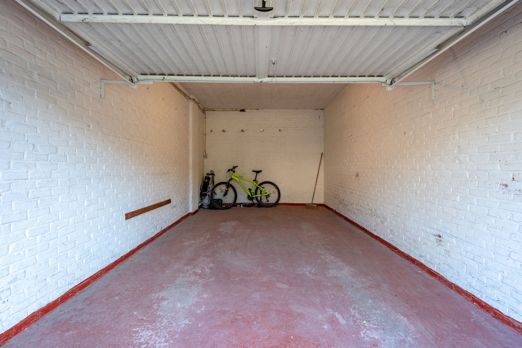 Verzorgd 2 slpk. appartement met terras en garagebox!  foto 16