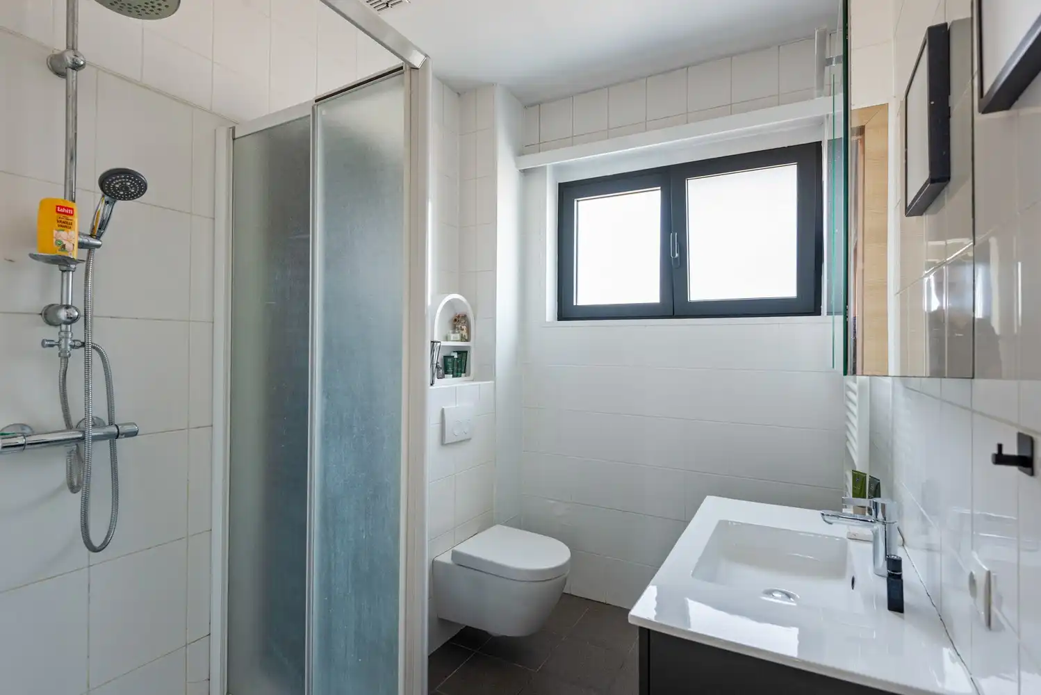 Gerenoveerde woning met drie slaapkamers op uitstekende locatie in Kontich foto 12