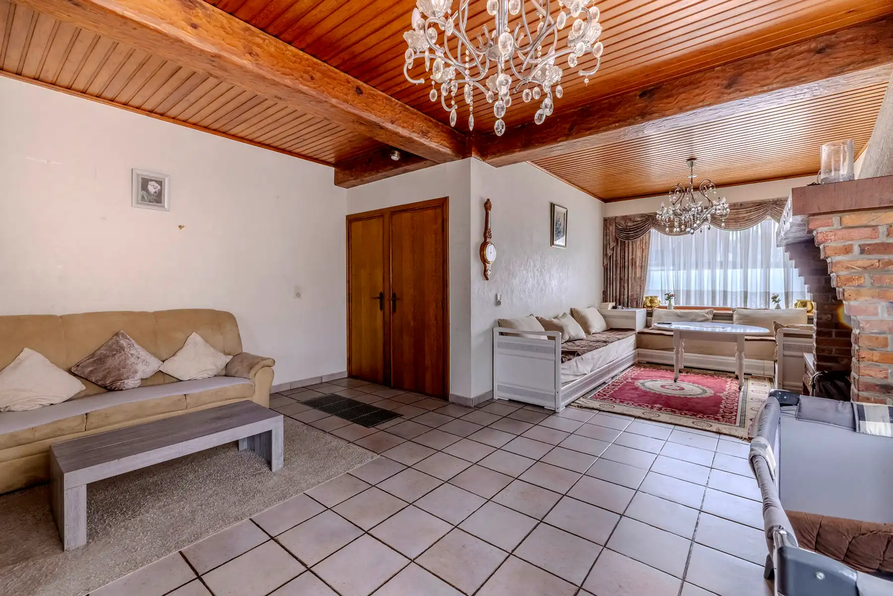 HOB met 3/4 slpk, voor- en zijdeur, garage en tuin op 702m² foto 3