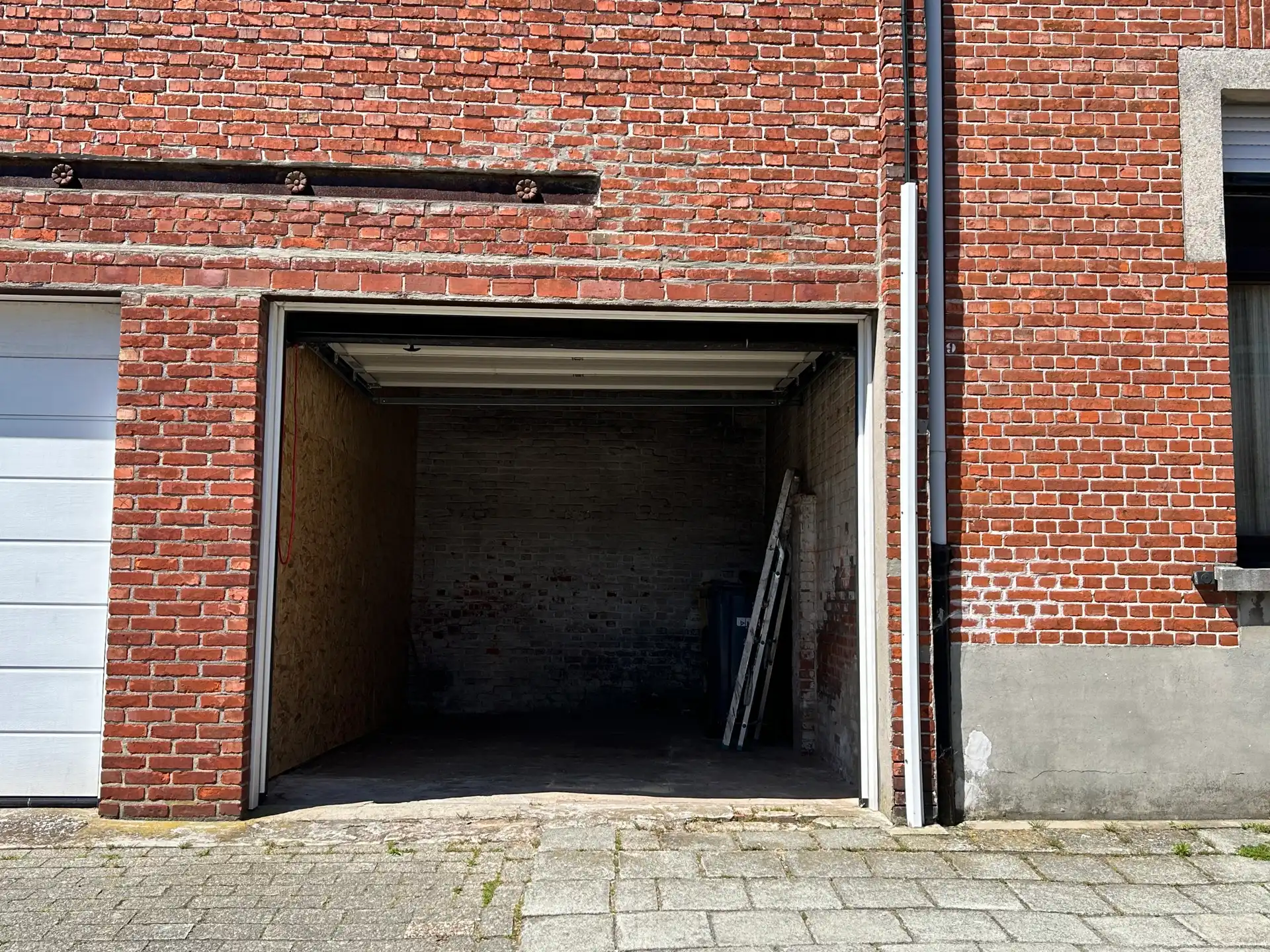 Afgesloten garagebox op gunstige ligging te koop foto 6