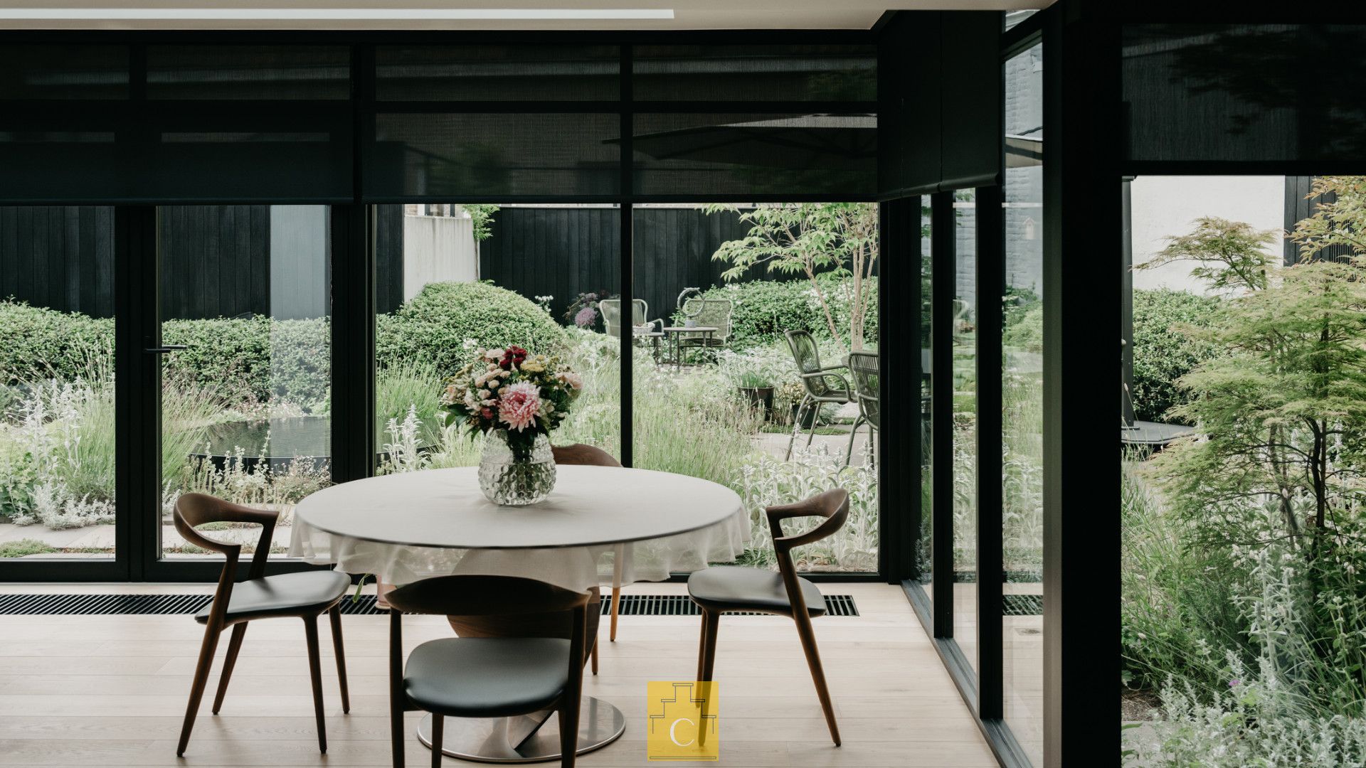 Uniek high-end appartement met privétuin in hartje Brugge – ca220 m² wooncomfort en ca170 m² Monbaliu-tuin foto {{pictureIndex}}