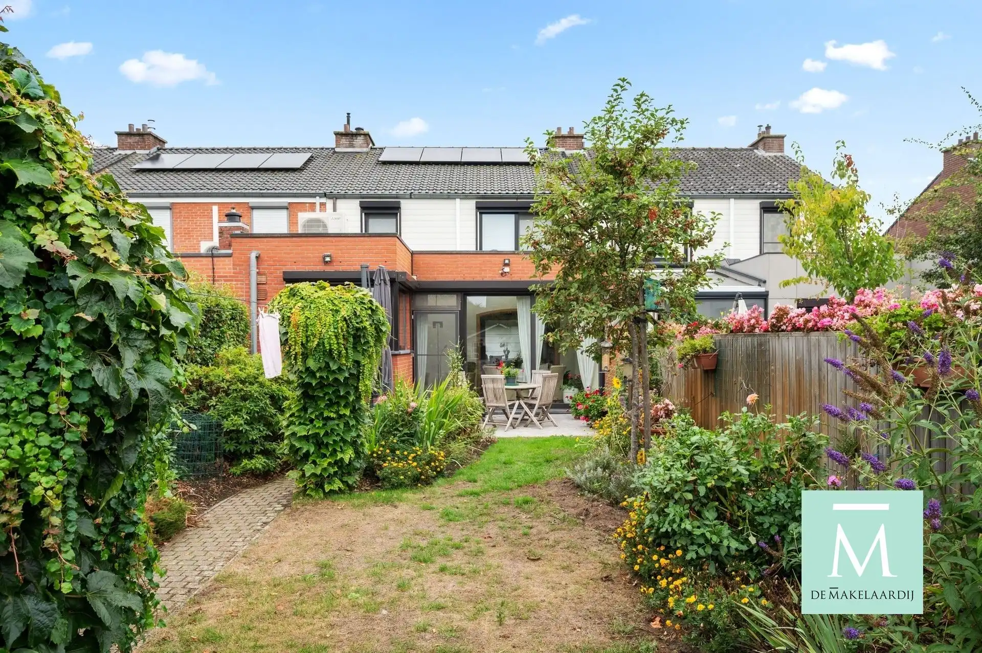 Volledig gerenoveerde woning met aangename tuin  foto 24