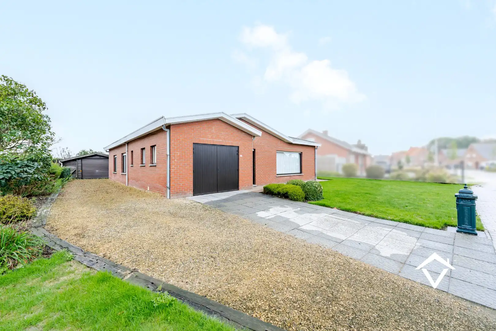 Ruime alleenstaande woning met 3 slaapkamers en garage te Koekelare foto 2