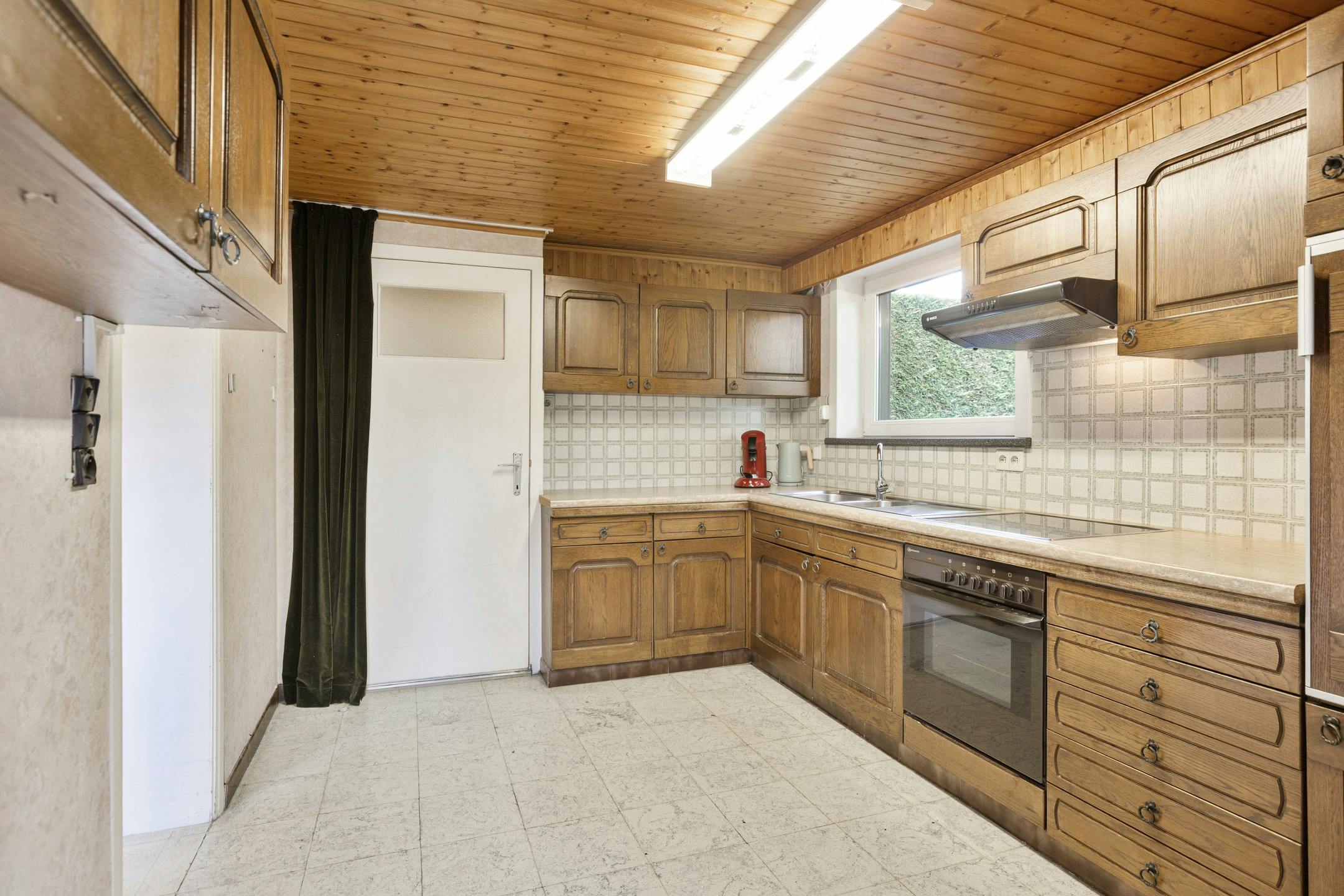 Ruime gezinswoning met tuin te koop in Roeselare foto 8