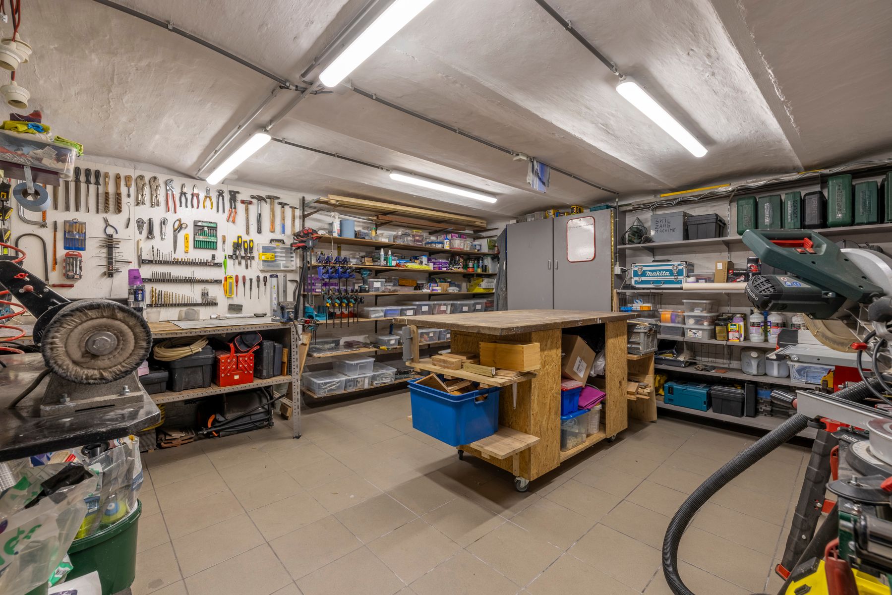 Ruime woning met 5 slpk, garage en zongerichte tuin te koop! foto 25