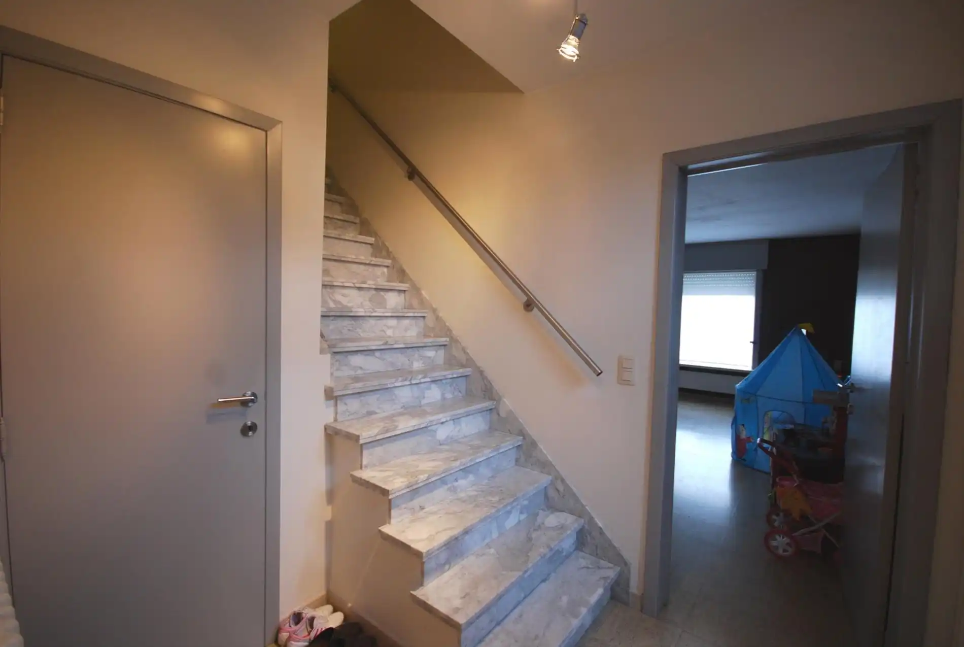 HALFOPEN WONING MET 3 SLAAPKAMERS EN AANGENAME TUIN foto 4