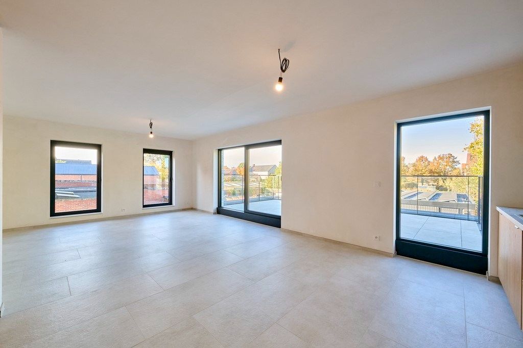 Ezaart 35 2400 Mol 1ste verdiep te huur van 100 m² met terras en met Carport en buitenberging foto 2