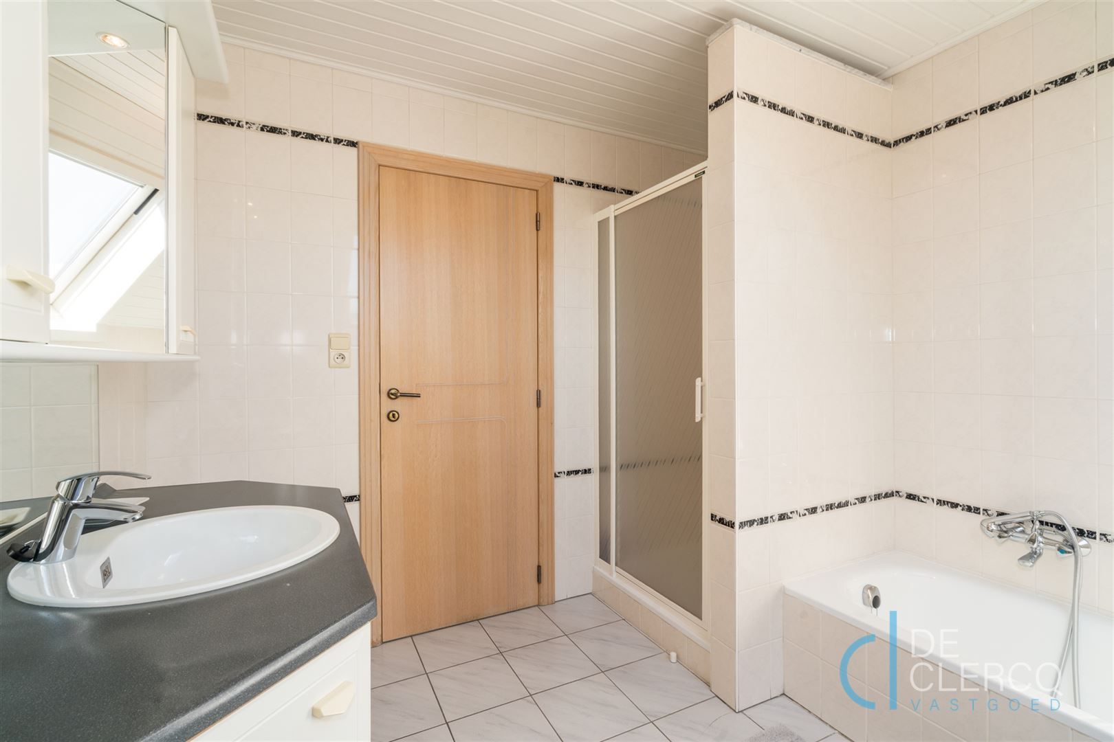 Vrijstaande woning met prachtige lounge en tuin te koop!  foto 12
