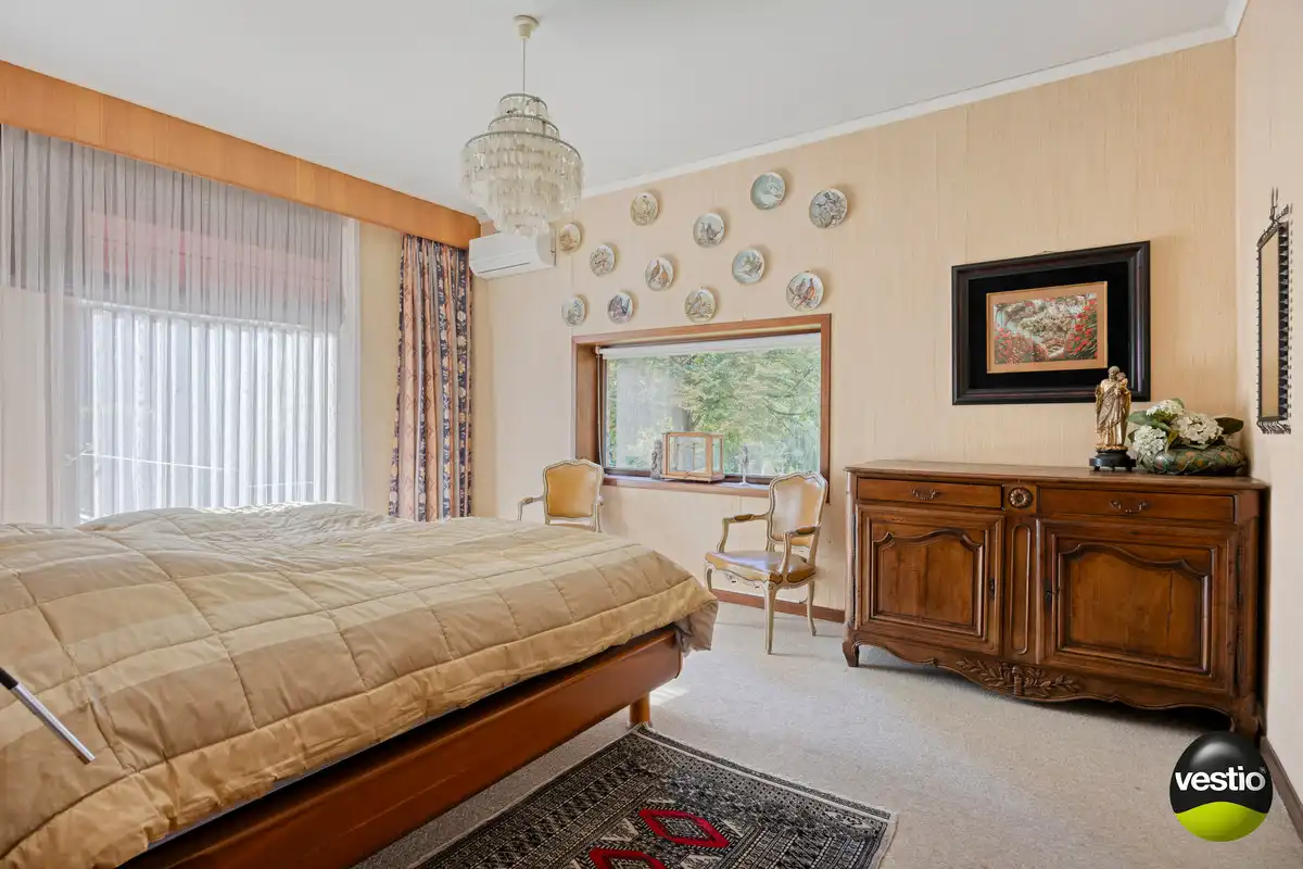 RUIME RESIDENTIEEL GELEGEN VILLA OP 46A89CA NABIJ CENTRUM BILZEN. foto 24