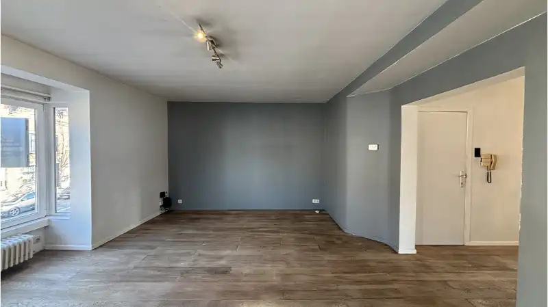 Instapklaar 2-slaapkamerappartement met TERRAS en AUTOSTANDPLAATS te koop in Kristus-Koning Brugge foto 3