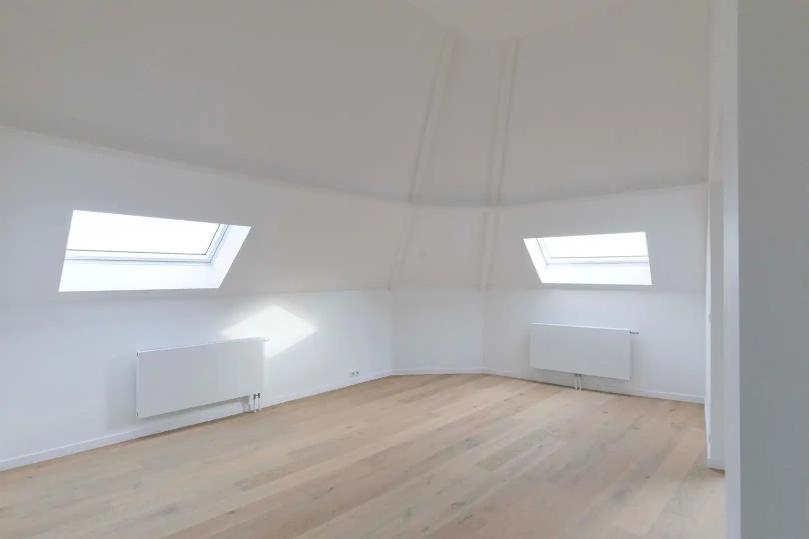Charmant gerenoveerd appartement met veel lichtinval foto 4