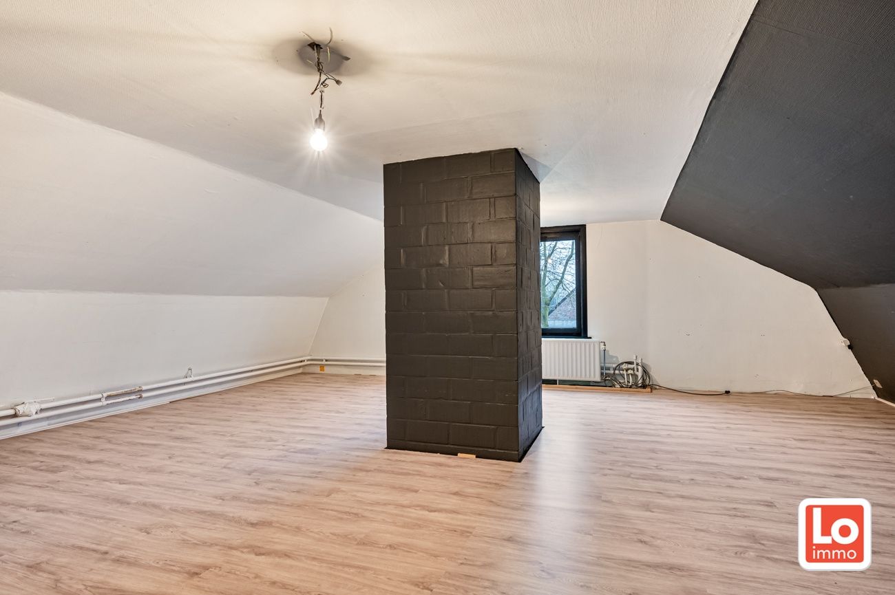 VERKOCHT!! Te renoveren ruime alleenstaande woning met inpandige garage op een top locatie in hartje Lochristi! foto 15