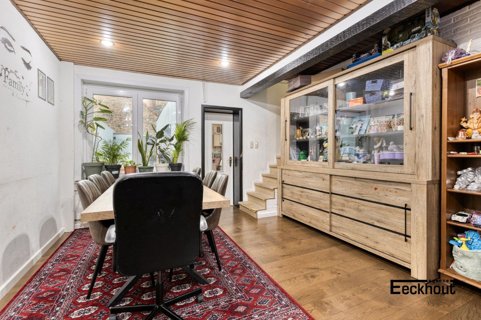 Grotendeels gerenoveerde woning met 3 ruime kamers en 2 badkamers! foto 6