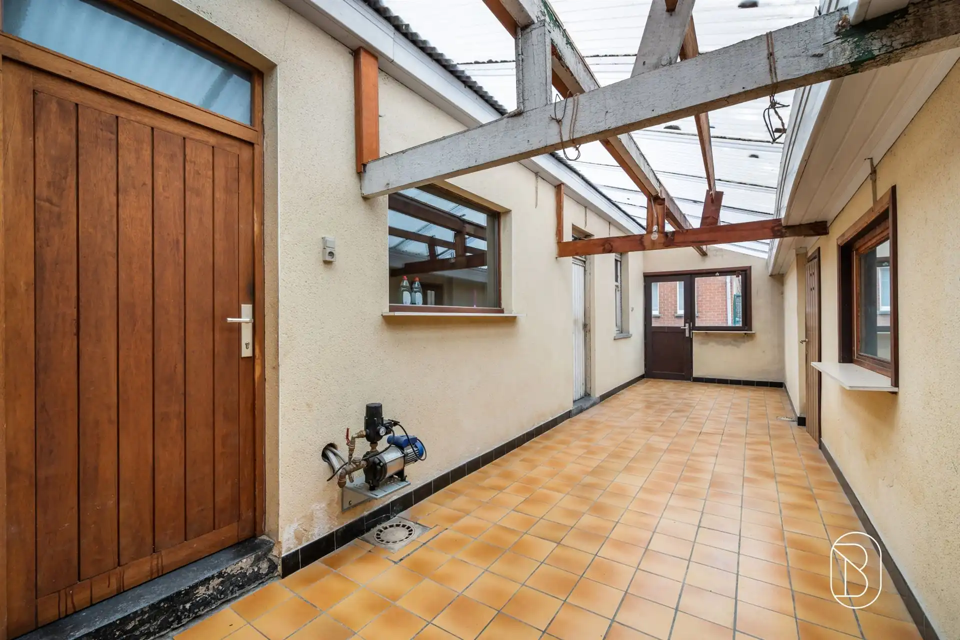 Te renoveren woning met leuke tuin foto 9