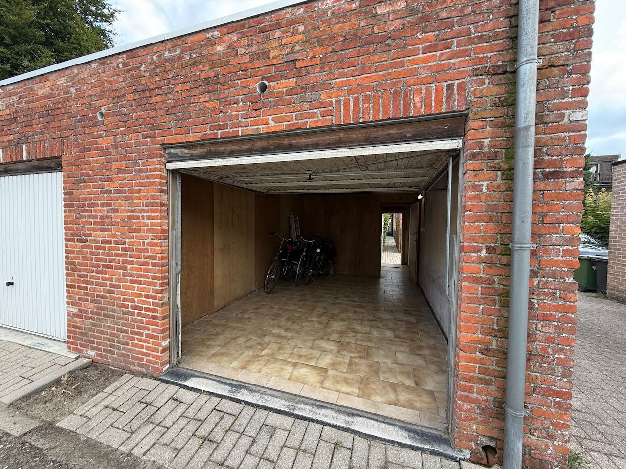 Rustig gelegen appartement met terras en garage foto 16