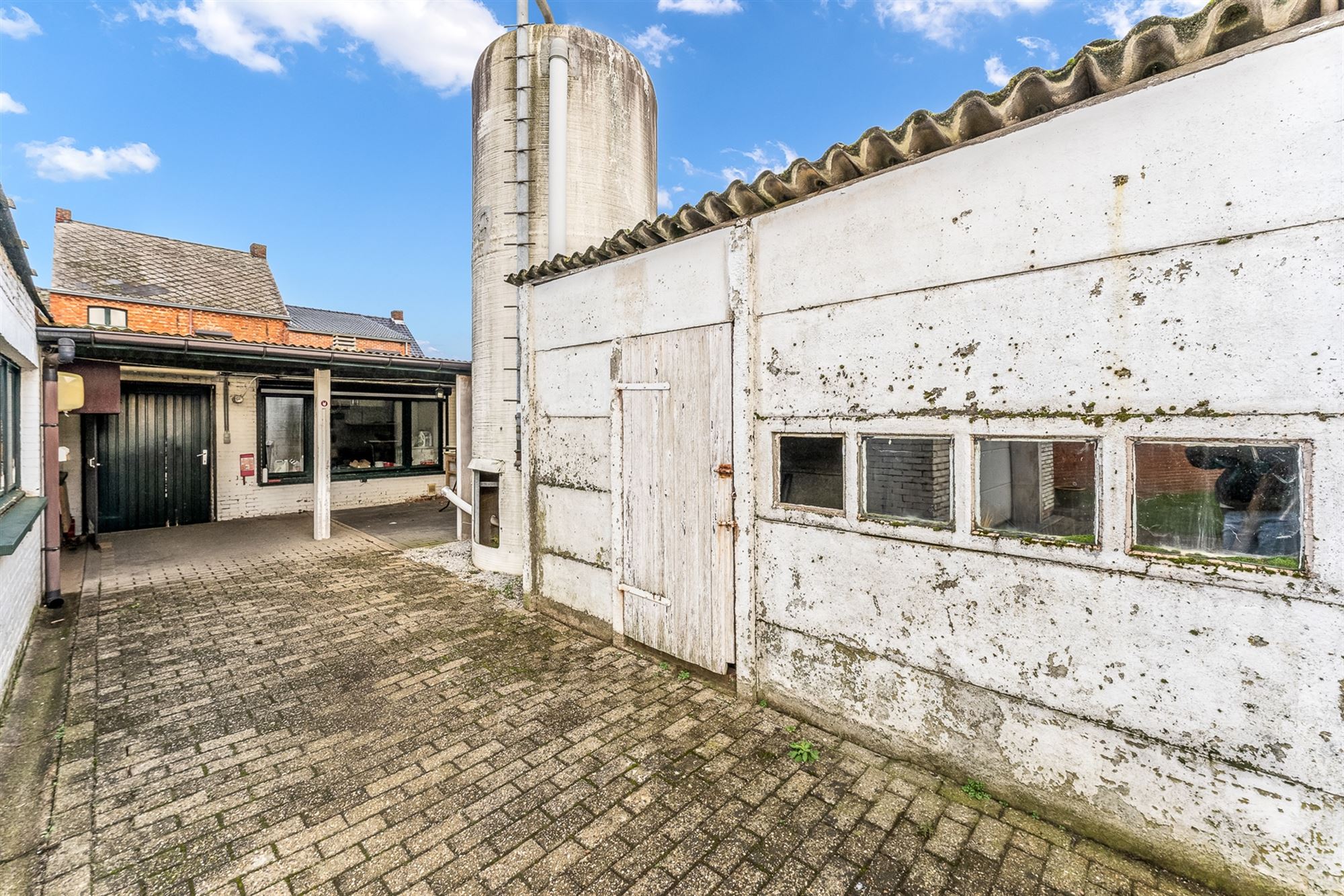 WONING MET APART HANDELSPAND EN OPSLAGRUIMTE foto 8