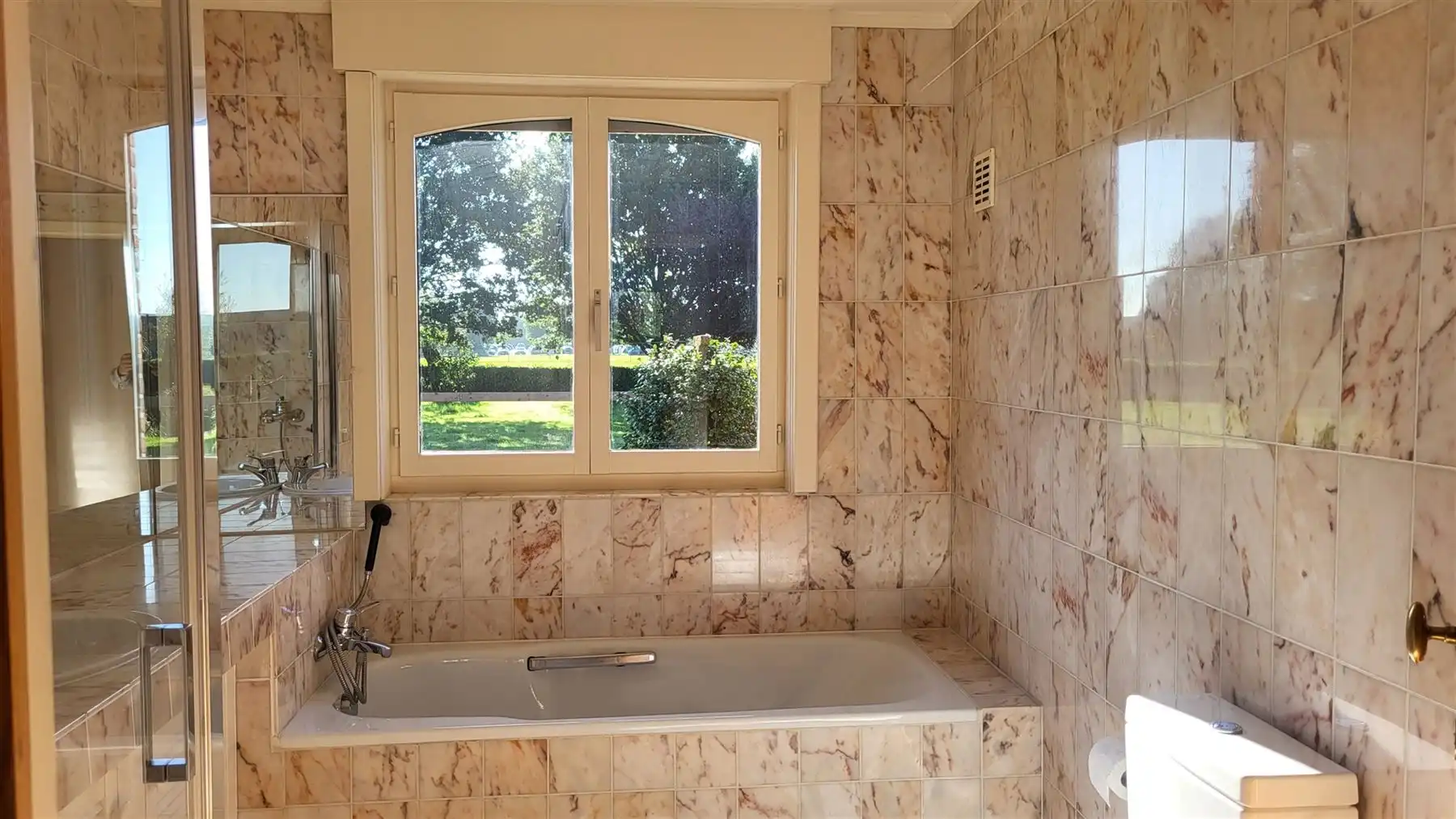 Ruime villa met 4 ruime slaapkamers foto 8