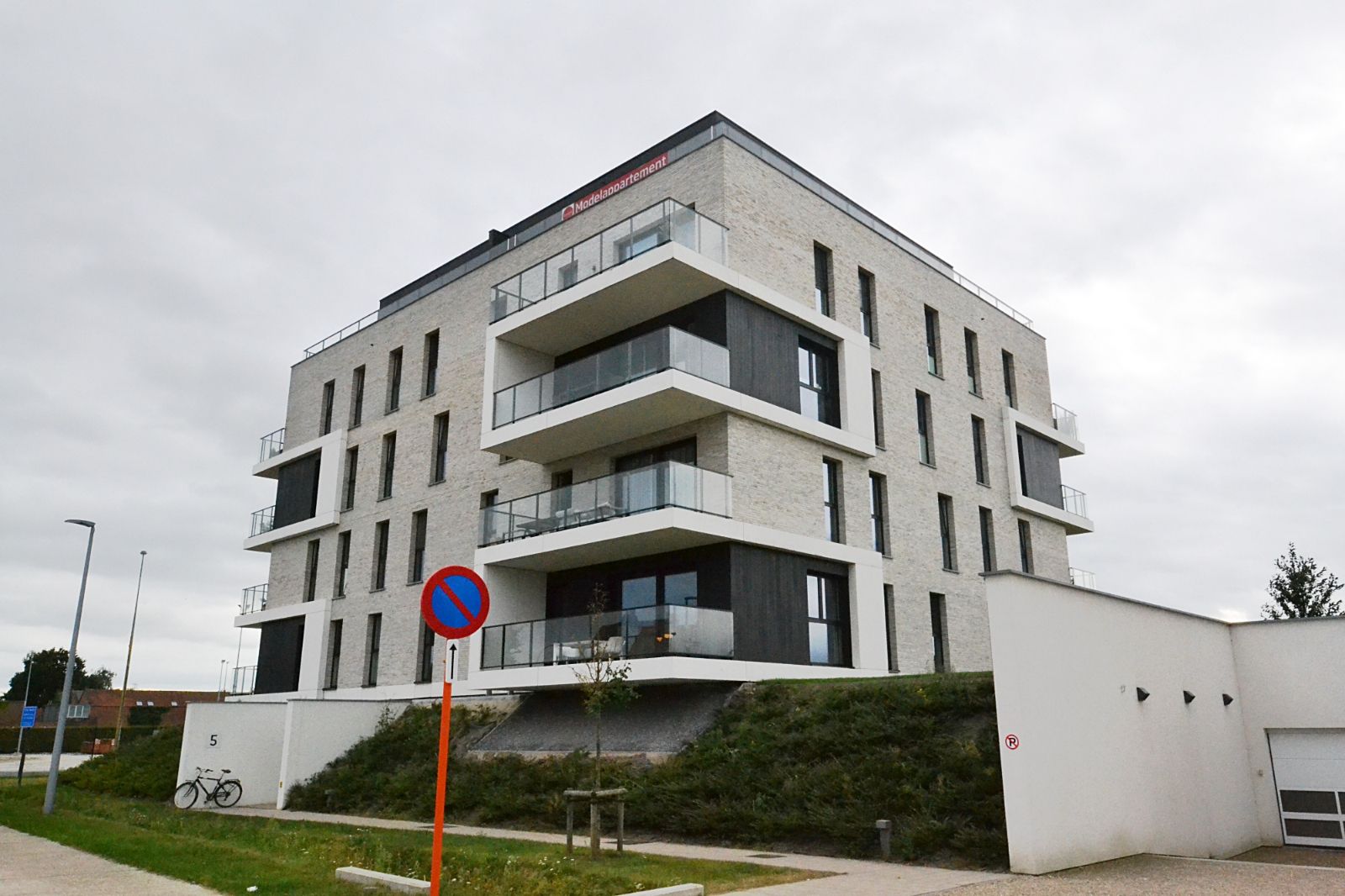 ()=>{if(producerUpdateValueVersion(node),producerAccessed(node),node.value===ERRORED)throw node.error;return node.value} Rozendaalstraat 5/5 - 8800 Roeselare