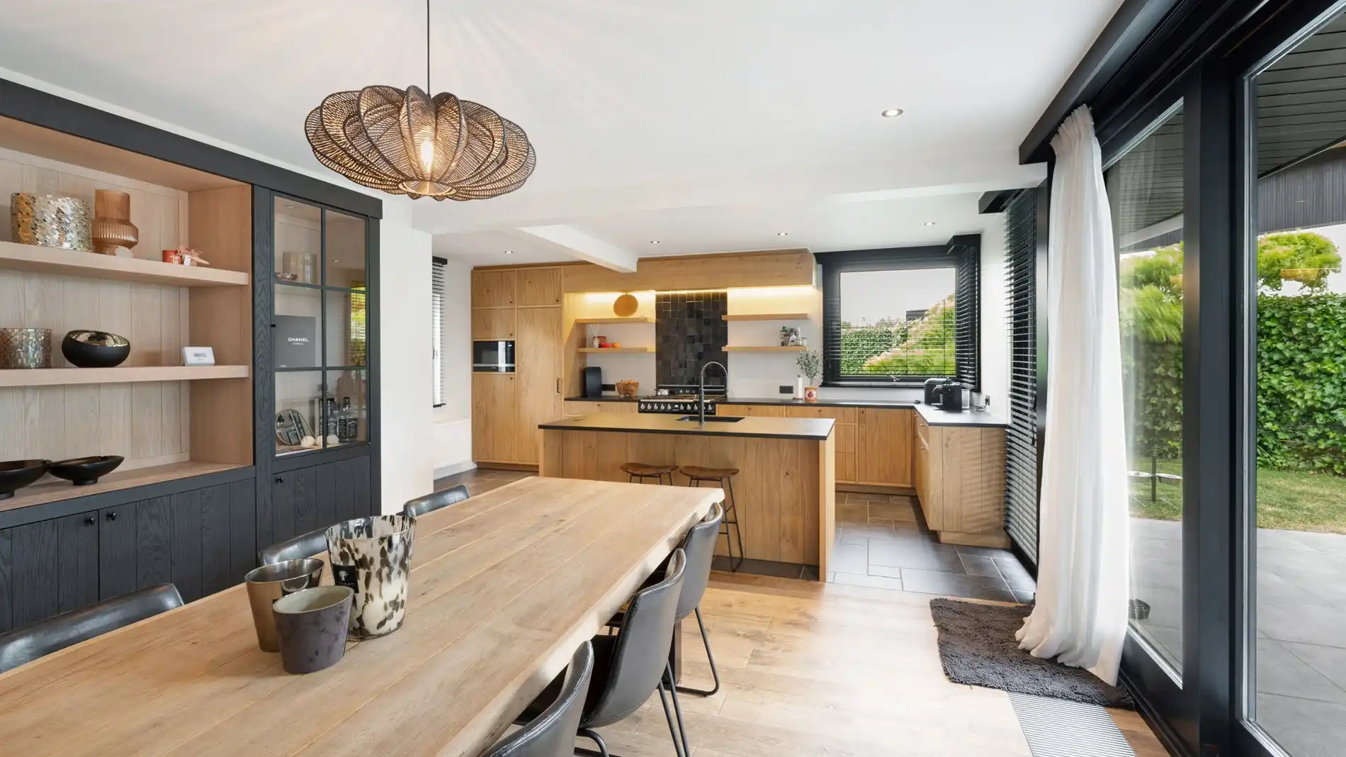 Residentieel gelegen alleenstaande villa te Knokke foto 4