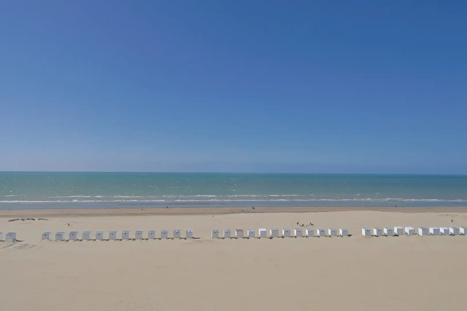Prachtig appartement met frontaal zeezicht op de zeedijk Oostduinkerke foto 7