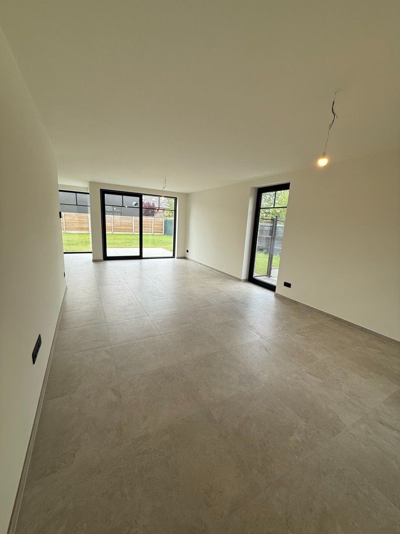 Prachtige BEN-woning met 3 slaapkamers, terras en tuin te Opitter/Bree. foto 5
