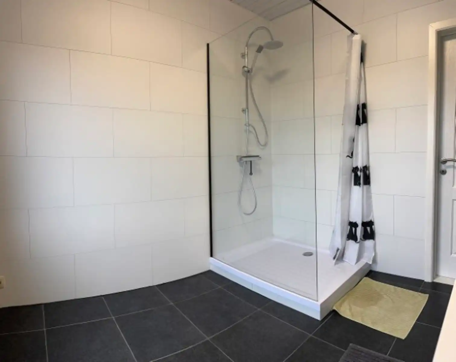 Zeer ruime woning met veelzijdig bijgebouw foto 14
