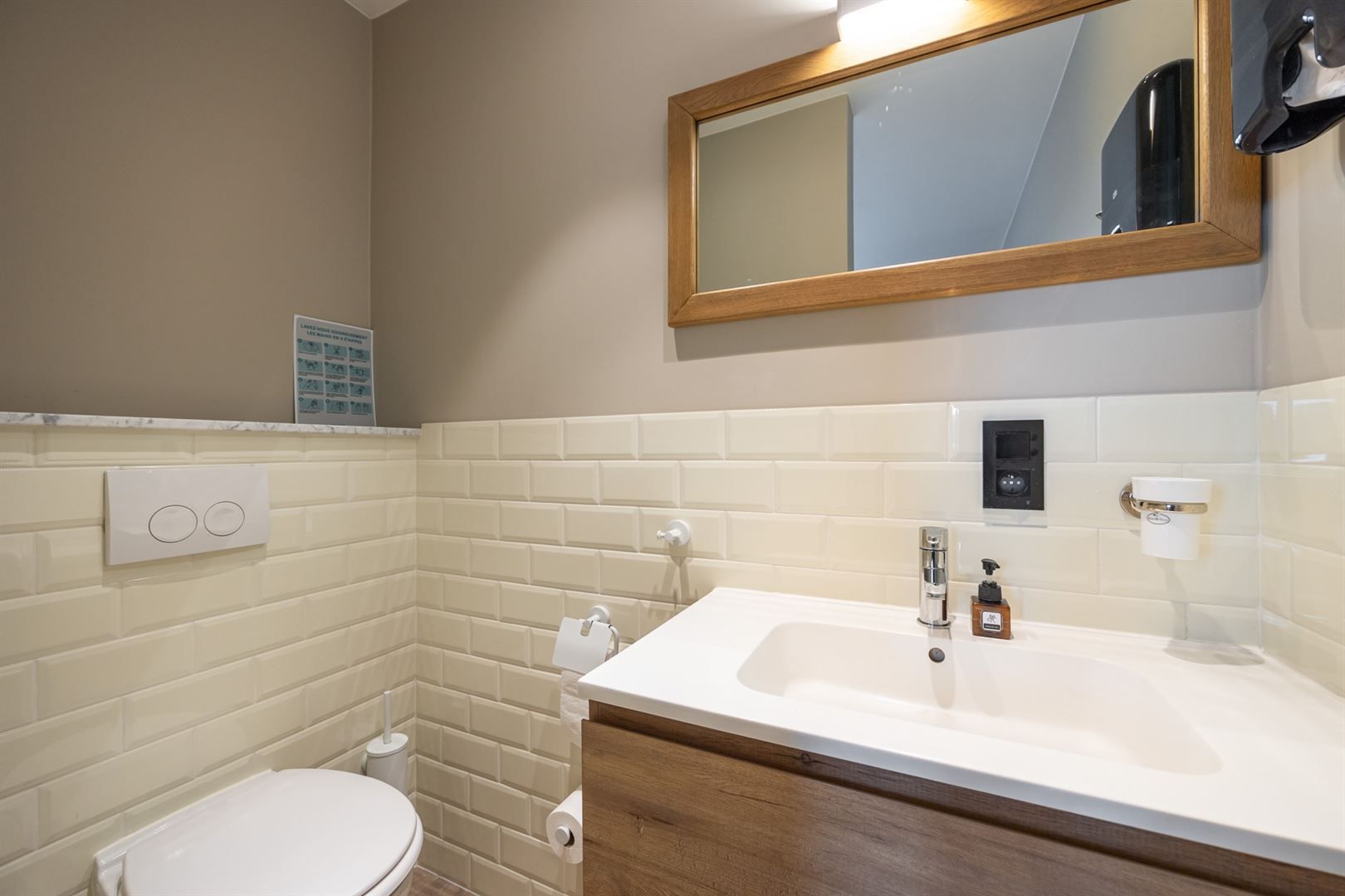 Een luxueus ingerichte woning met 5 slaapkamers en zwembad. foto 21