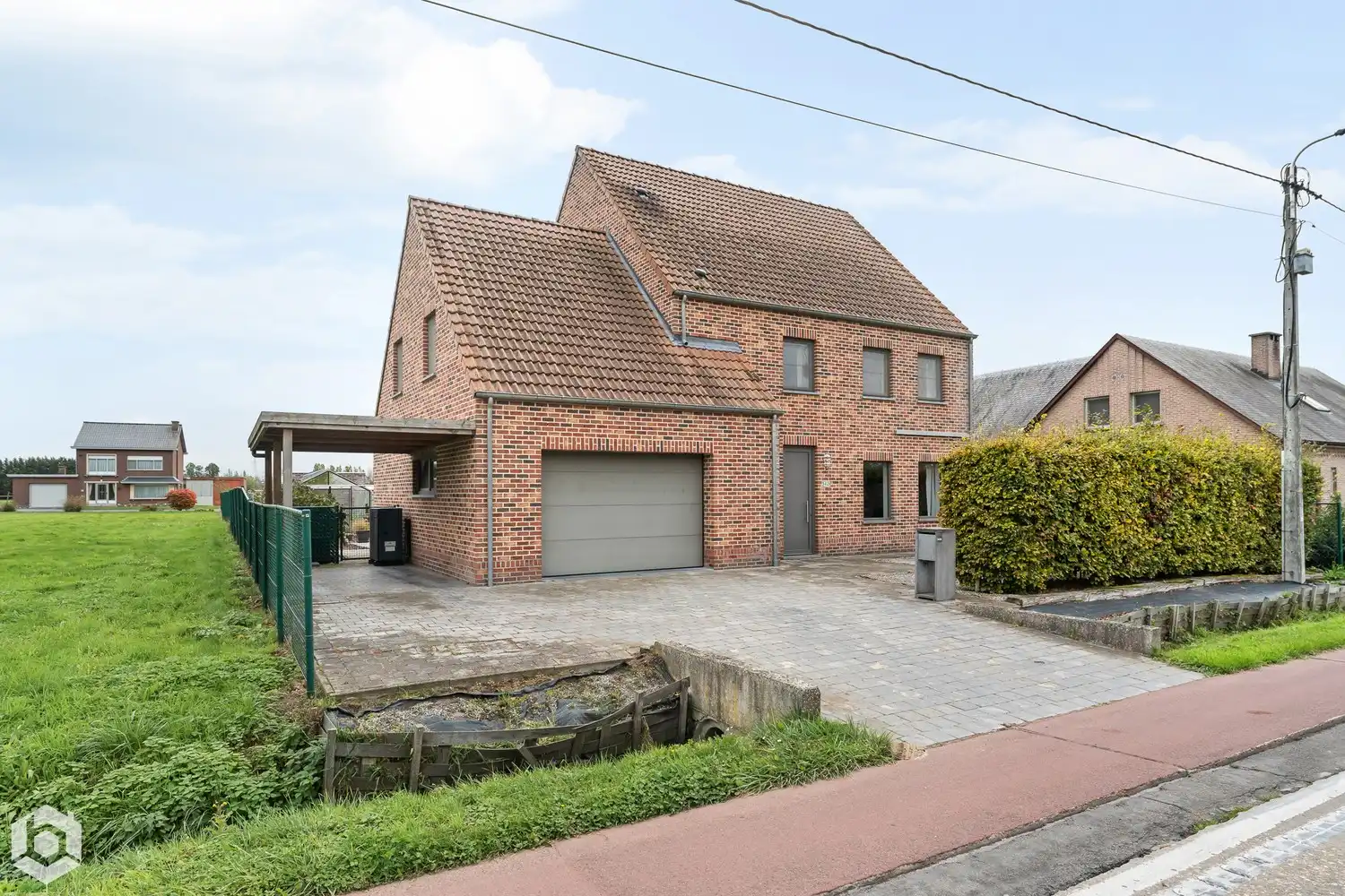 Prachtige villa met 5 slaapkamers op 15are grond met zwembad foto {{pictureIndex}}